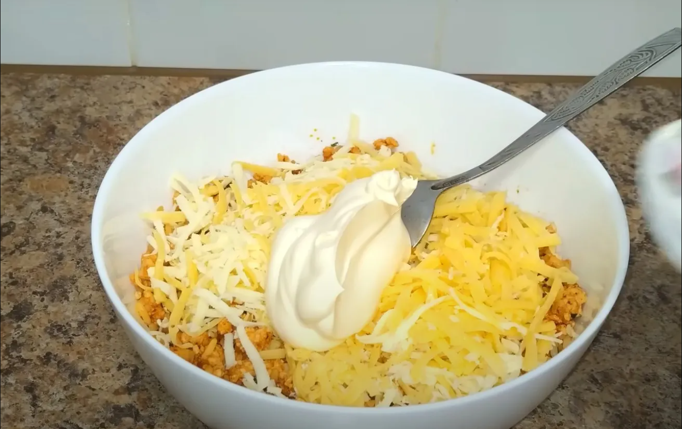 Неймовірна смакота з лавашу та фаршу: підійде для сніданку чи перекусу